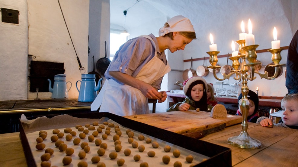 https://mdw-travel-data-us-east-1.s3.amazonaws.com/img/country/Denmark/Gammel-Estrup---The-Manor-Museum/img_02.jpg