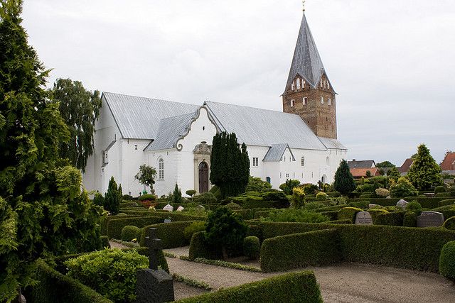 https://mdw-travel-data-us-east-1.s3.amazonaws.com/img/country/Denmark/Gl-Ry-Church/img_02.jpg