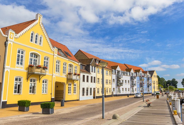 https://mdw-travel-data-us-east-1.s3.amazonaws.com/img/country/Denmark/Gokart-Fun-Esbjerg/img_00.jpg
