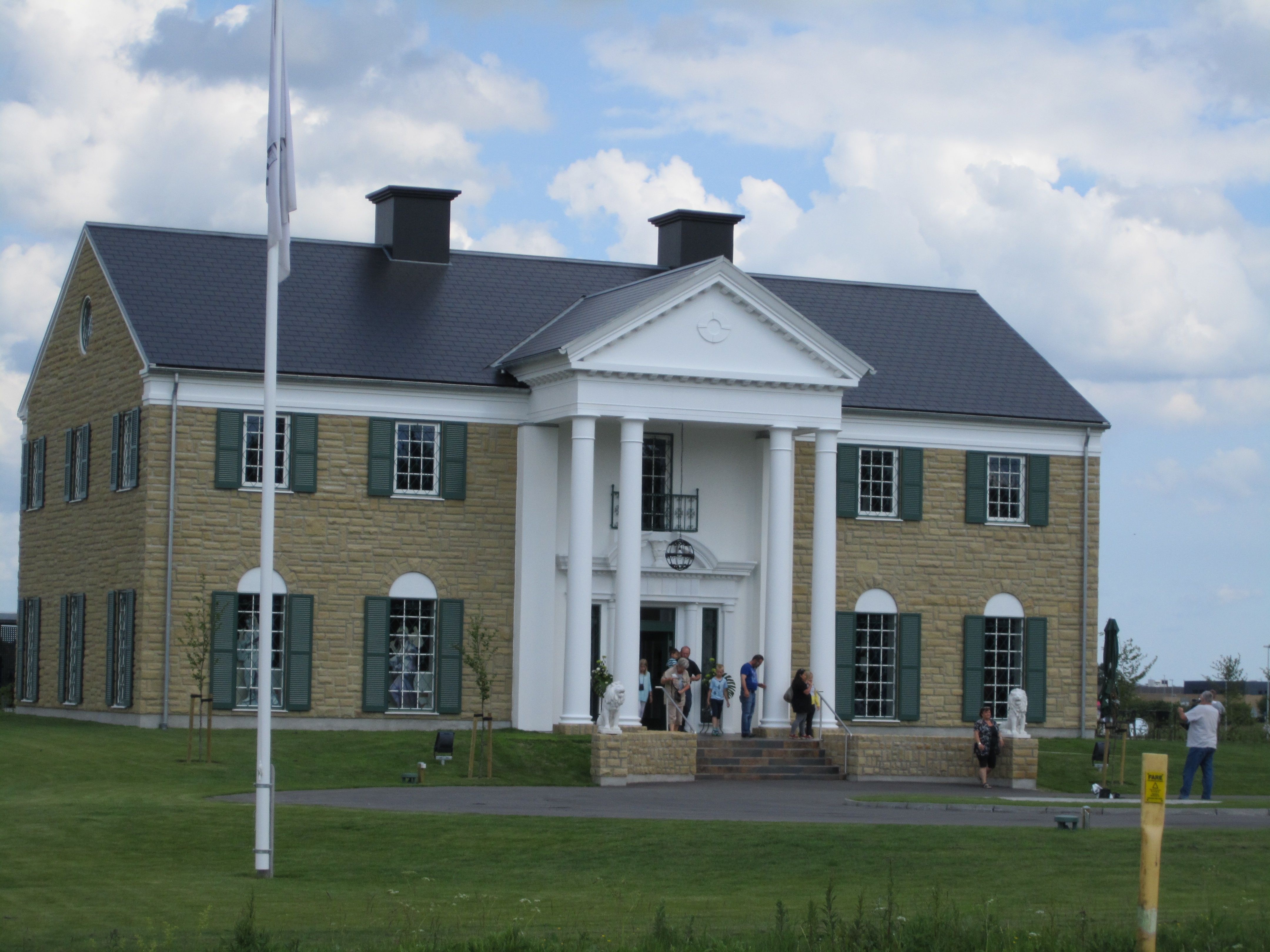 https://mdw-travel-data-us-east-1.s3.amazonaws.com/img/country/Denmark/Graceland-Randers/img_03.jpg
