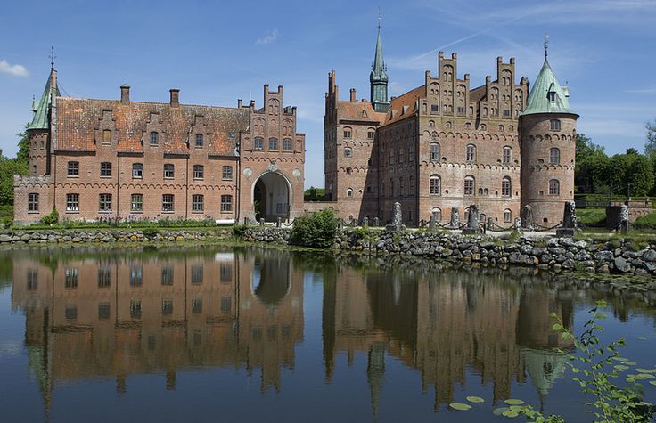 https://mdw-travel-data-us-east-1.s3.amazonaws.com/img/country/Denmark/Gram-Castle/img_02.jpg