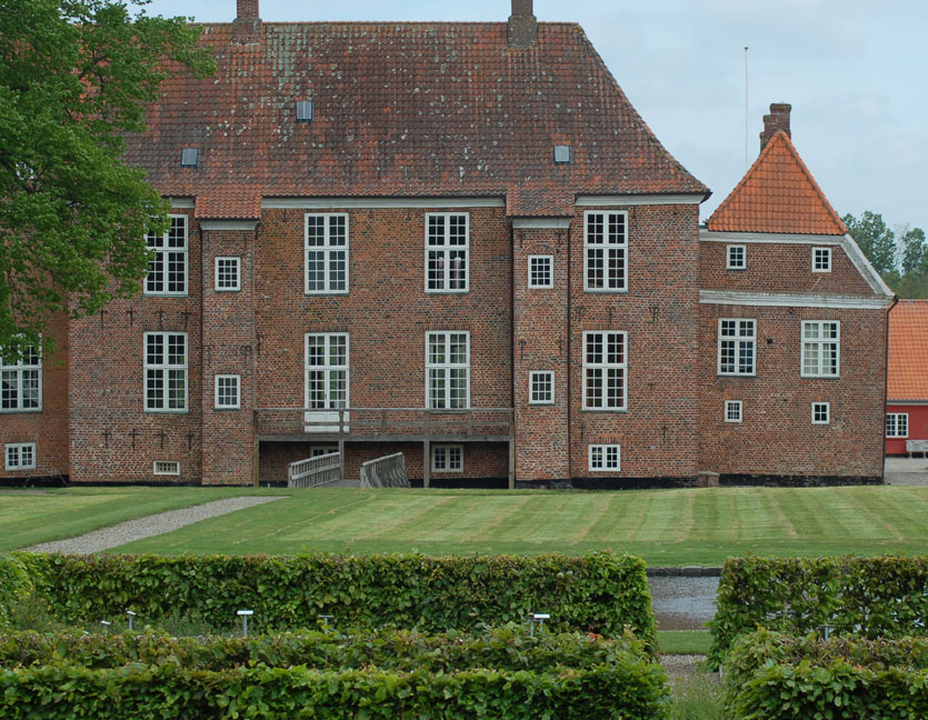 https://mdw-travel-data-us-east-1.s3.amazonaws.com/img/country/Denmark/Gram-Slot/img_01.jpg