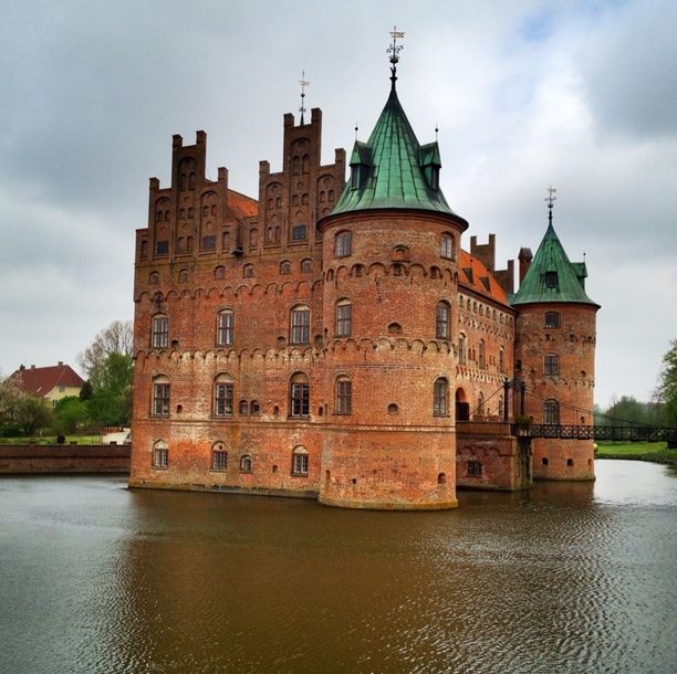 https://mdw-travel-data-us-east-1.s3.amazonaws.com/img/country/Denmark/Gram-Slot/img_03.jpg