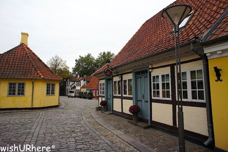 https://mdw-travel-data-us-east-1.s3.amazonaws.com/img/country/Denmark/HC-Andersens-Childhood-Home/img_01.jpg