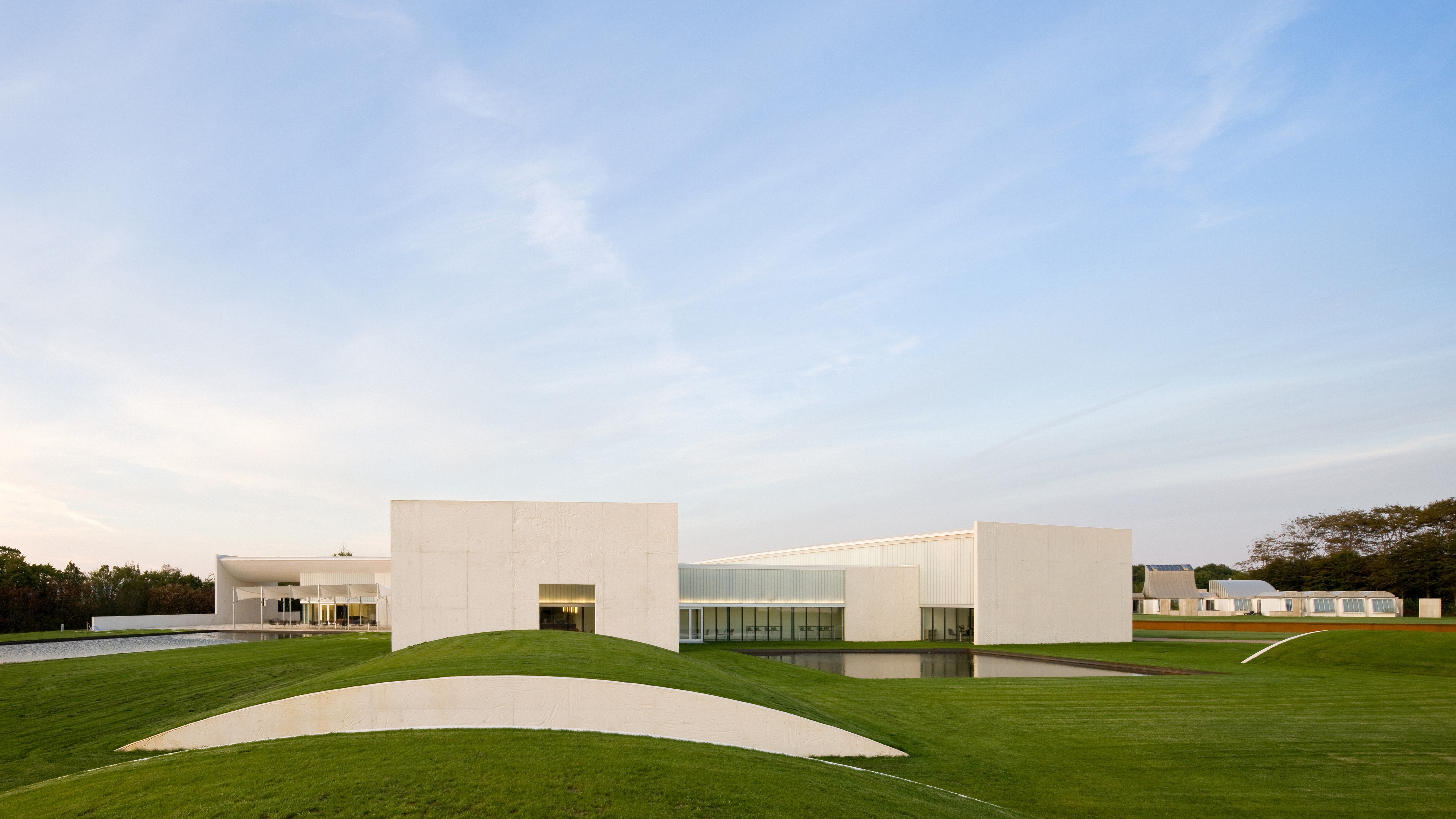 https://mdw-travel-data-us-east-1.s3.amazonaws.com/img/country/Denmark/Herning-Museum-of-Contemporary-Art/img_01.jpg