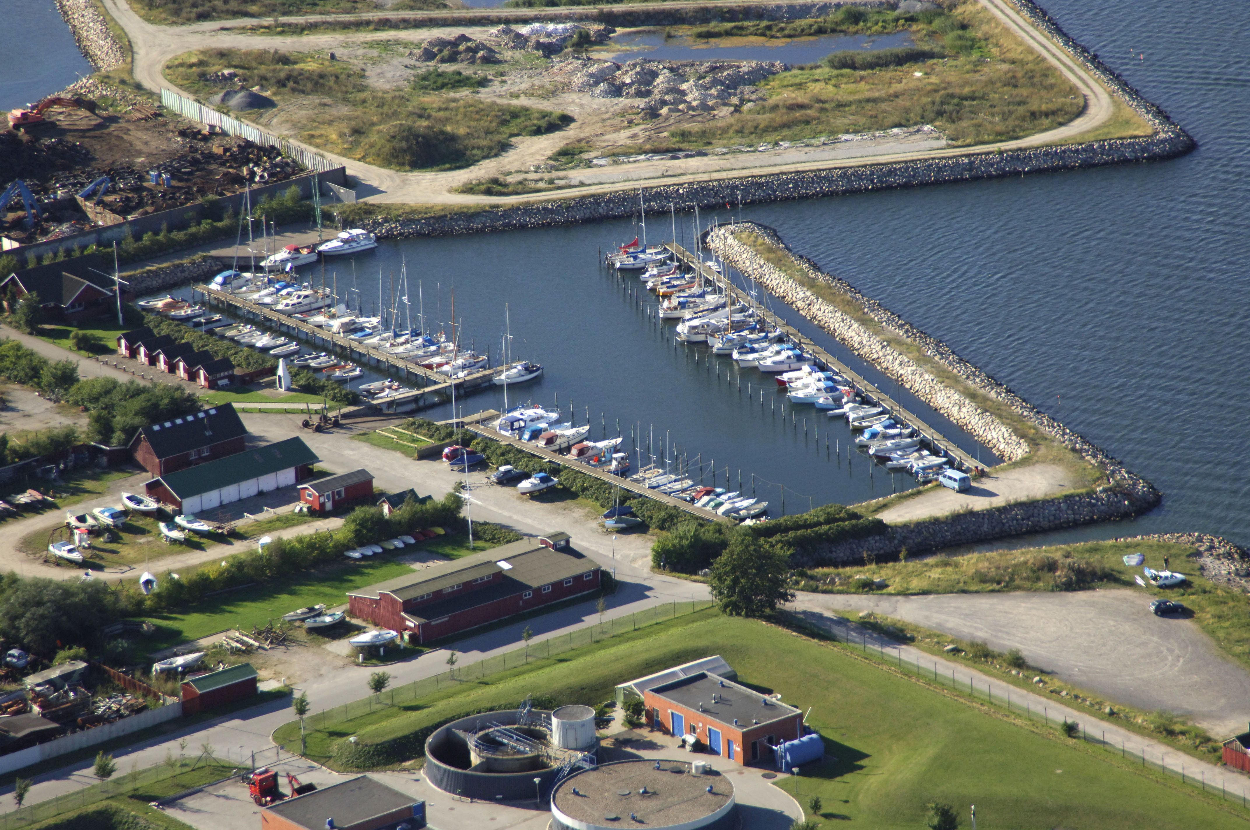 https://mdw-travel-data-us-east-1.s3.amazonaws.com/img/country/Denmark/Holbaek-Lystbadehavn-Marina/img_00.jpg