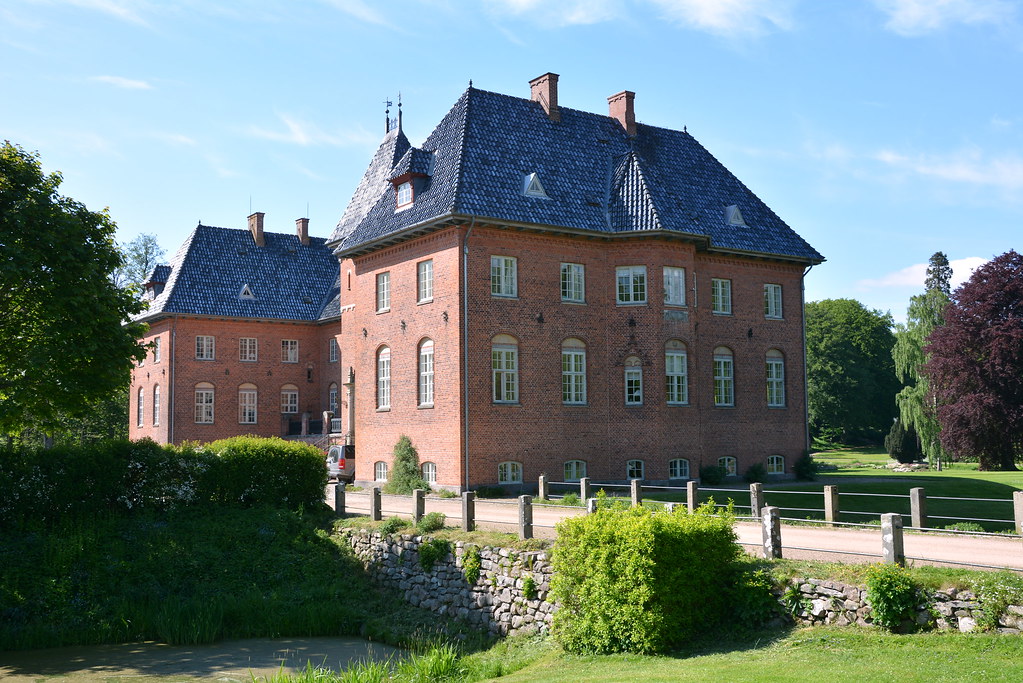 https://mdw-travel-data-us-east-1.s3.amazonaws.com/img/country/Denmark/Holstenshuus-Castle/img_02.jpg