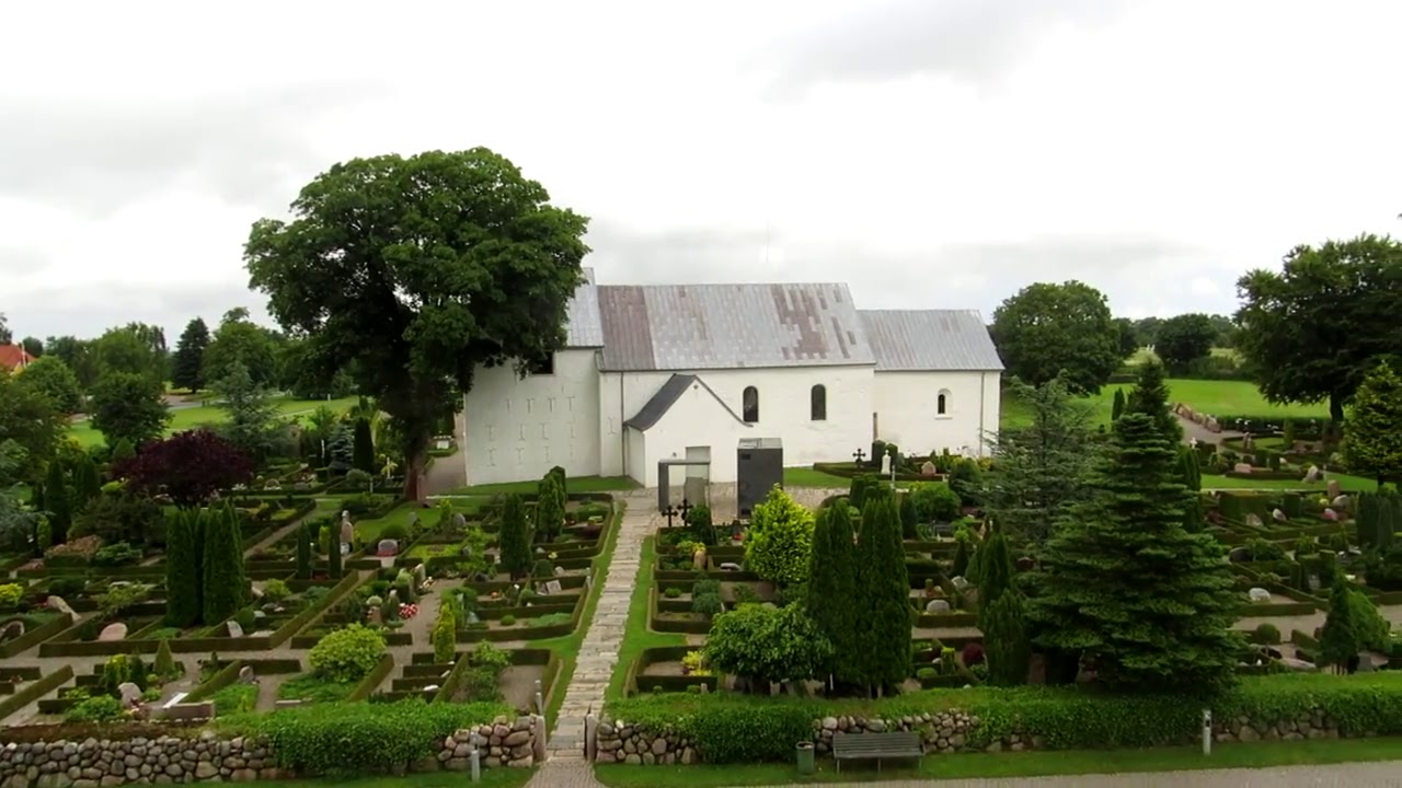 https://mdw-travel-data-us-east-1.s3.amazonaws.com/img/country/Denmark/Jelling-Stones/img_01.jpg