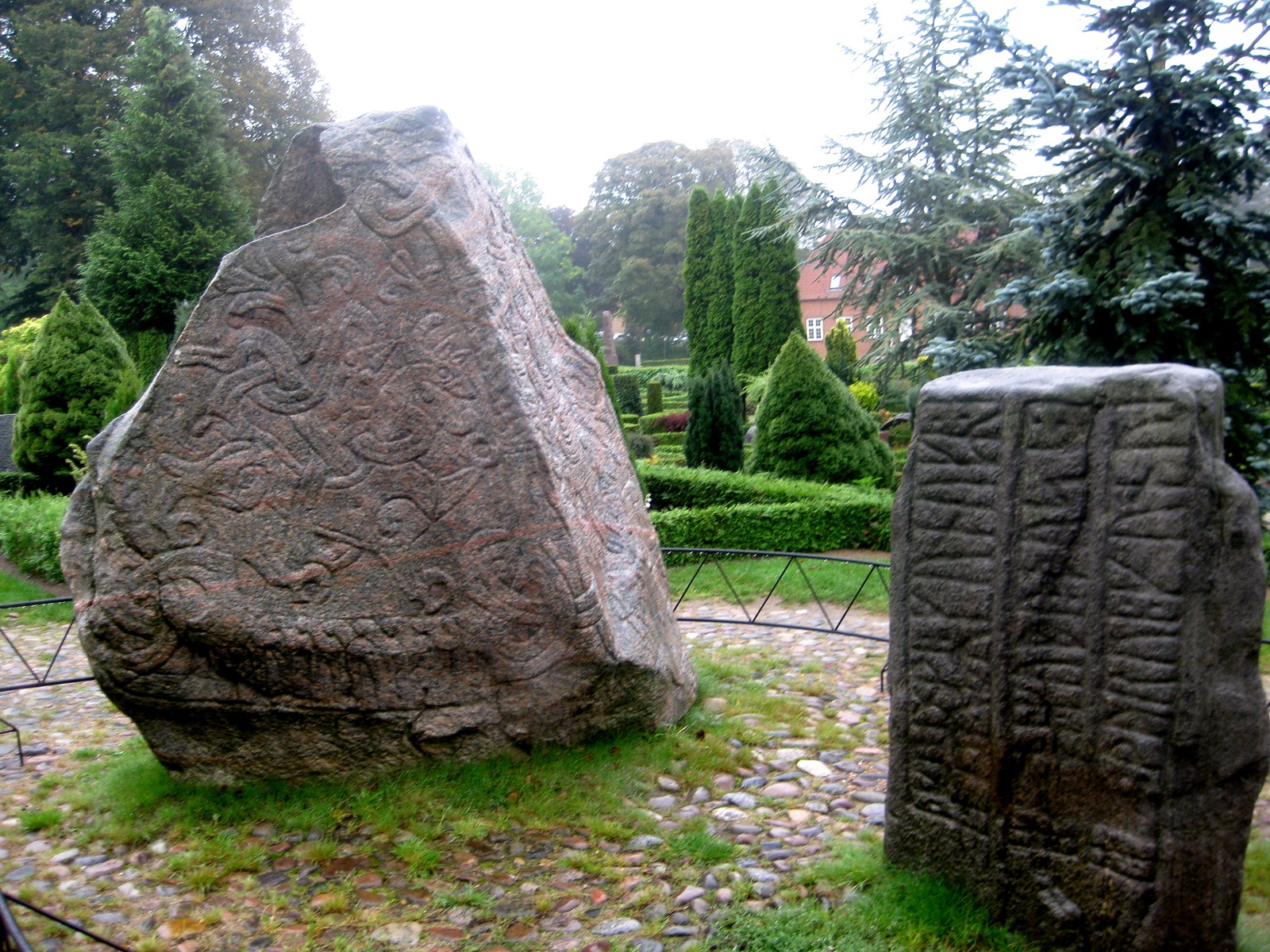 https://mdw-travel-data-us-east-1.s3.amazonaws.com/img/country/Denmark/Jelling-Stones/img_03.jpg