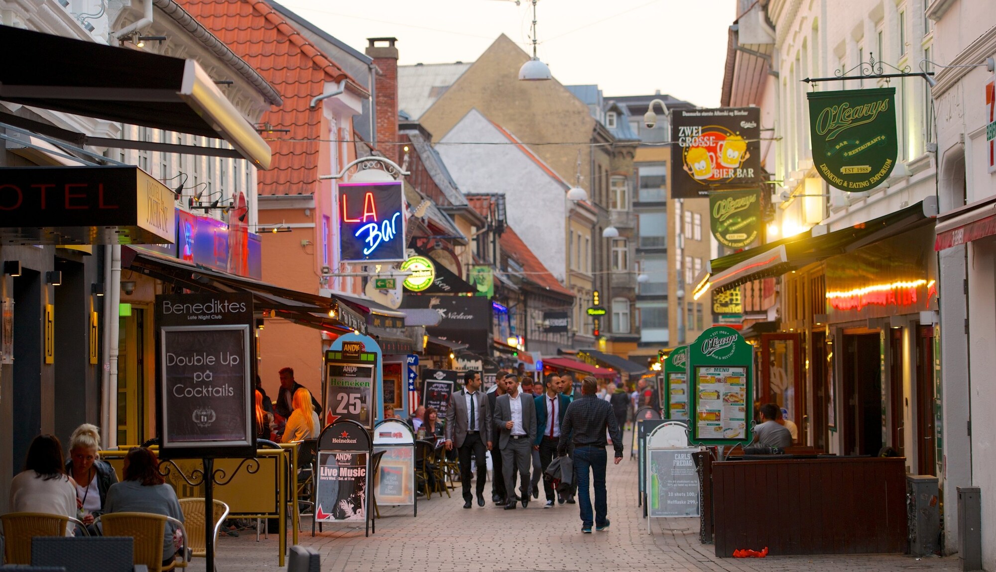 https://mdw-travel-data-us-east-1.s3.amazonaws.com/img/country/Denmark/Jomfru-Ane-Gade/img_01.jpg
