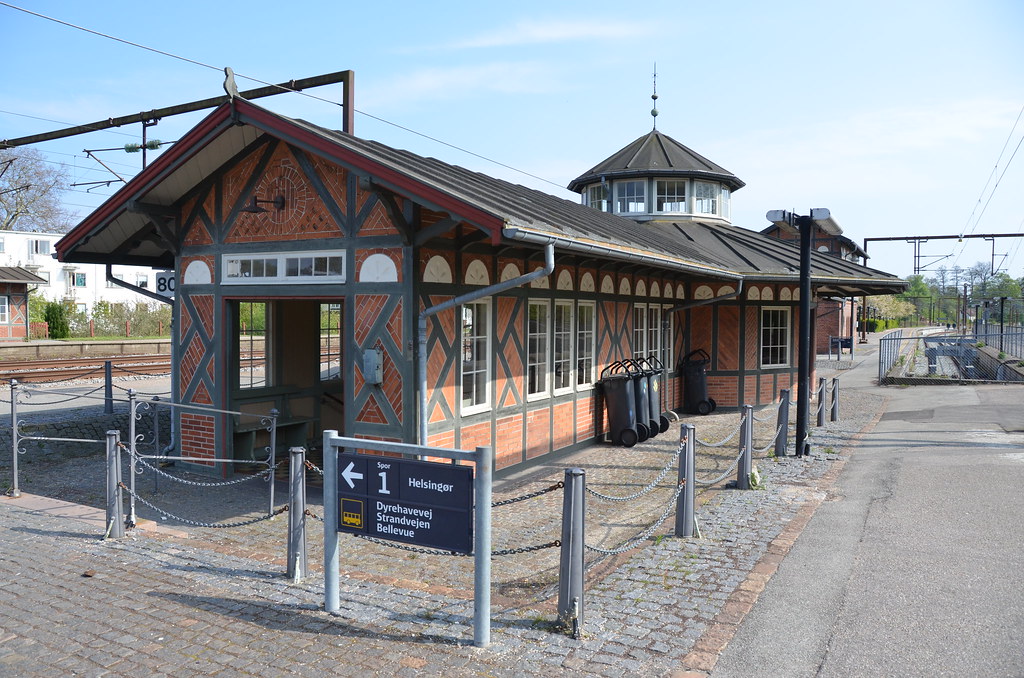 https://mdw-travel-data-us-east-1.s3.amazonaws.com/img/country/Denmark/Klampenborg-Deer-Park/img_03.jpg