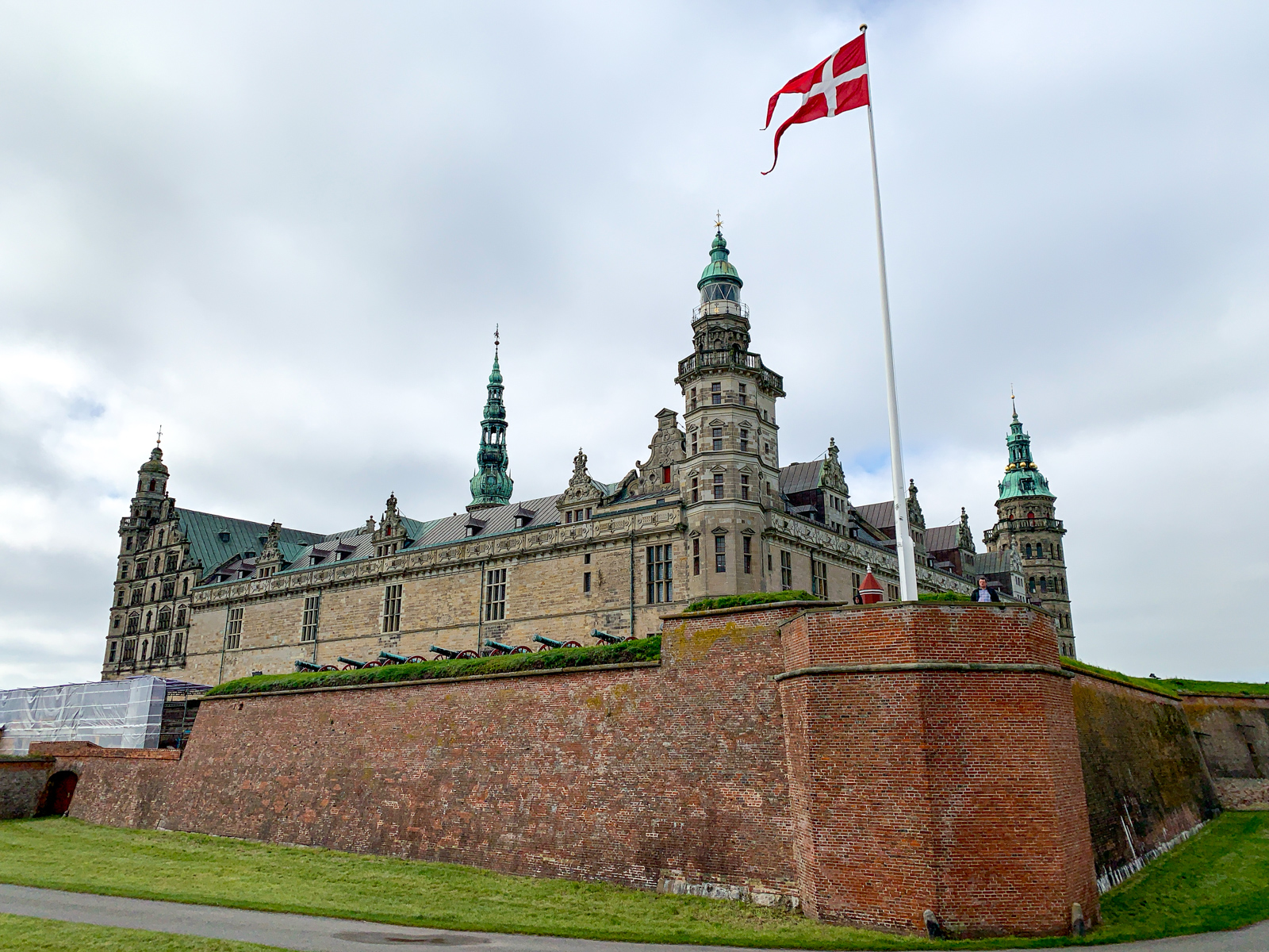 https://mdw-travel-data-us-east-1.s3.amazonaws.com/img/country/Denmark/Kronborg-Castle/img_03.jpg