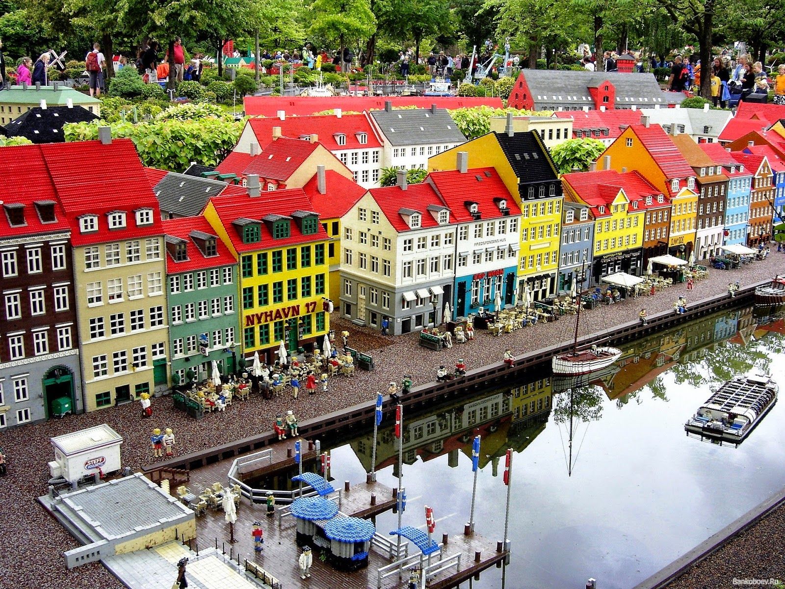 https://mdw-travel-data-us-east-1.s3.amazonaws.com/img/country/Denmark/Legoland-Billund-Resort/img_01.jpg