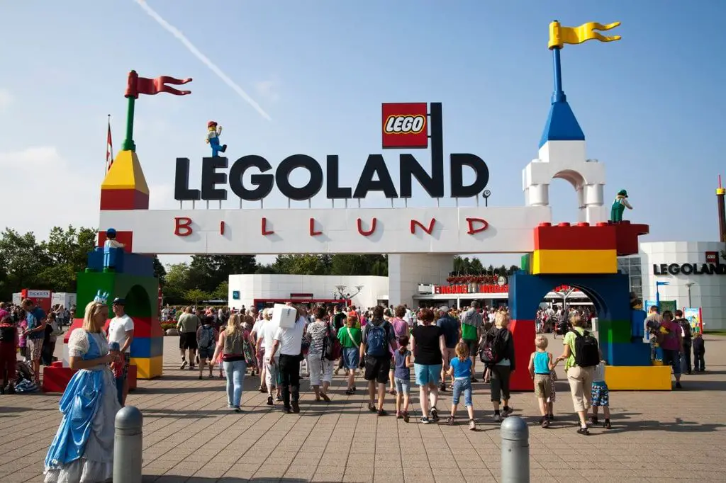https://mdw-travel-data-us-east-1.s3.amazonaws.com/img/country/Denmark/Legoland-Billund/img_03.jpg