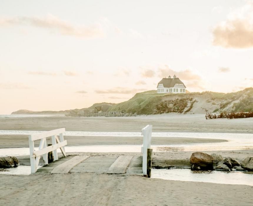 https://mdw-travel-data-us-east-1.s3.amazonaws.com/img/country/Denmark/Lokken-Beach/img_03.jpg