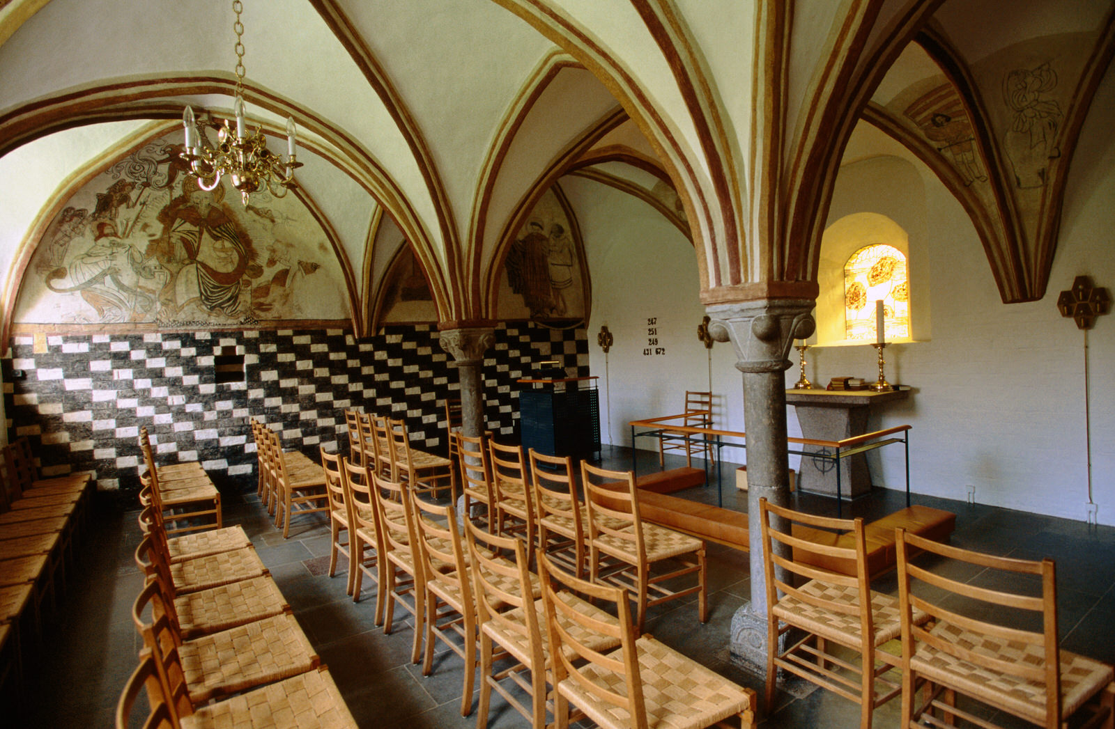 https://mdw-travel-data-us-east-1.s3.amazonaws.com/img/country/Denmark/Lynaes-Kirke/img_03.jpg