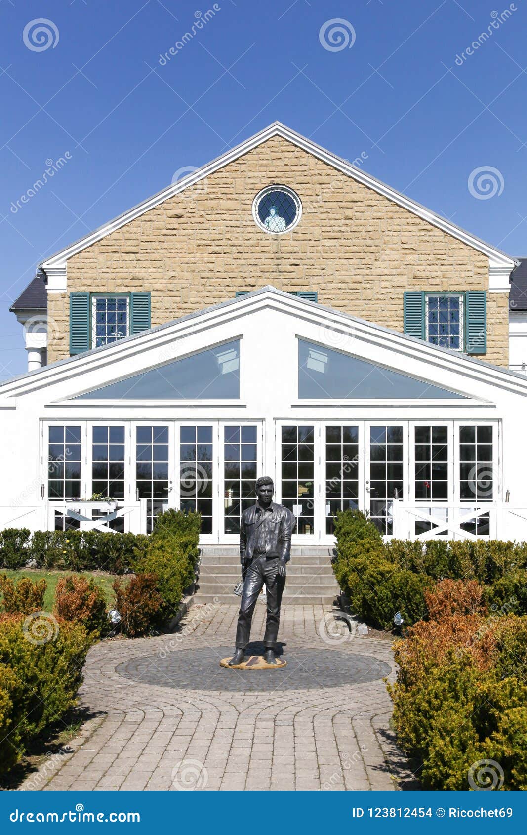 https://mdw-travel-data-us-east-1.s3.amazonaws.com/img/country/Denmark/Memphis-Mansion/img_02.jpg
