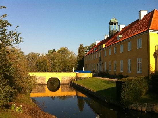 https://mdw-travel-data-us-east-1.s3.amazonaws.com/img/country/Denmark/Mollerup-Gods/img_00.jpg