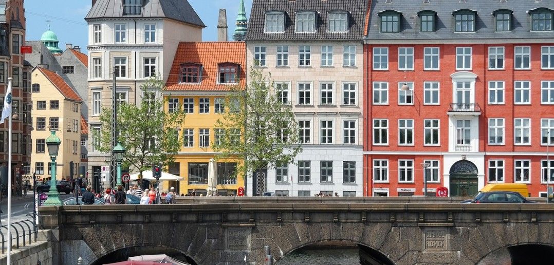 https://mdw-travel-data-us-east-1.s3.amazonaws.com/img/country/Denmark/Nicole-Barfoed-Lindholm-Art/img_02.jpg