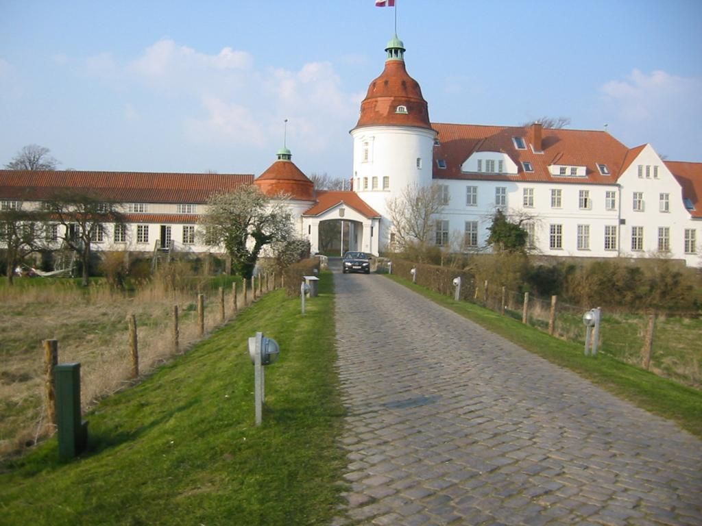 https://mdw-travel-data-us-east-1.s3.amazonaws.com/img/country/Denmark/Nordborg-Slotshaven/img_00.jpg