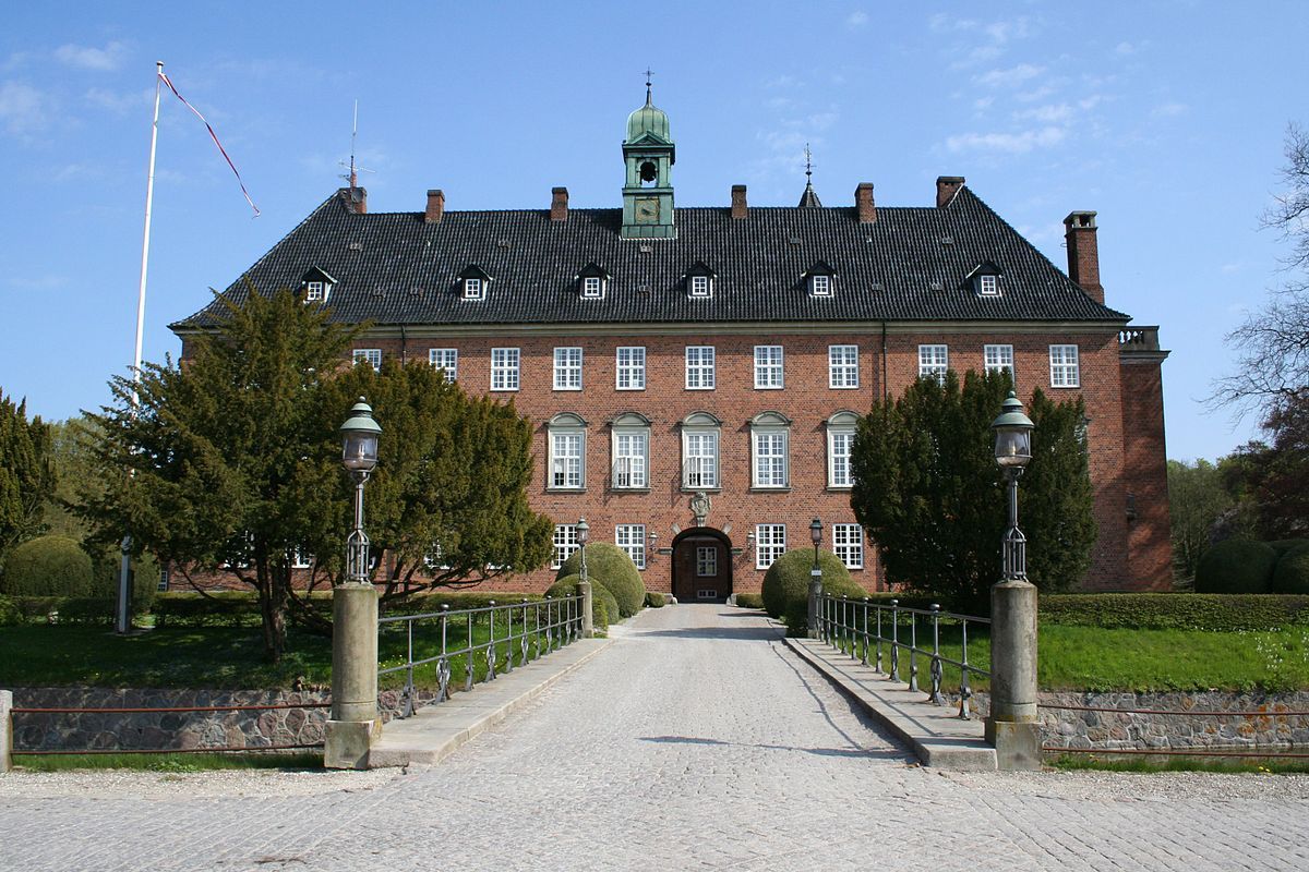 https://mdw-travel-data-us-east-1.s3.amazonaws.com/img/country/Denmark/Ornum-Manor/img_01.jpg