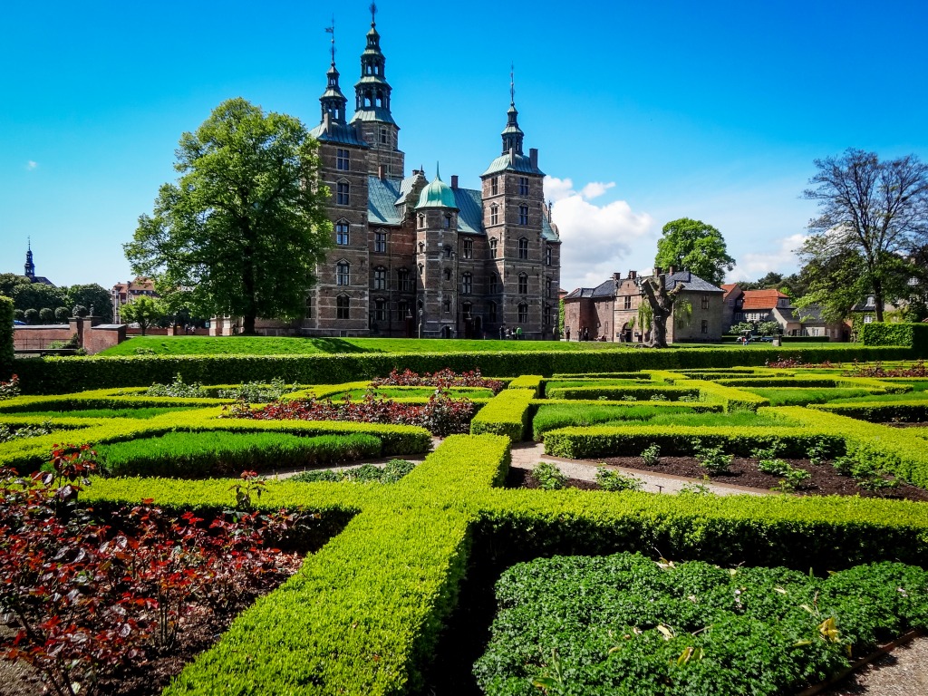 https://mdw-travel-data-us-east-1.s3.amazonaws.com/img/country/Denmark/Rosenborg-Castle-Gardens/img_01.jpg
