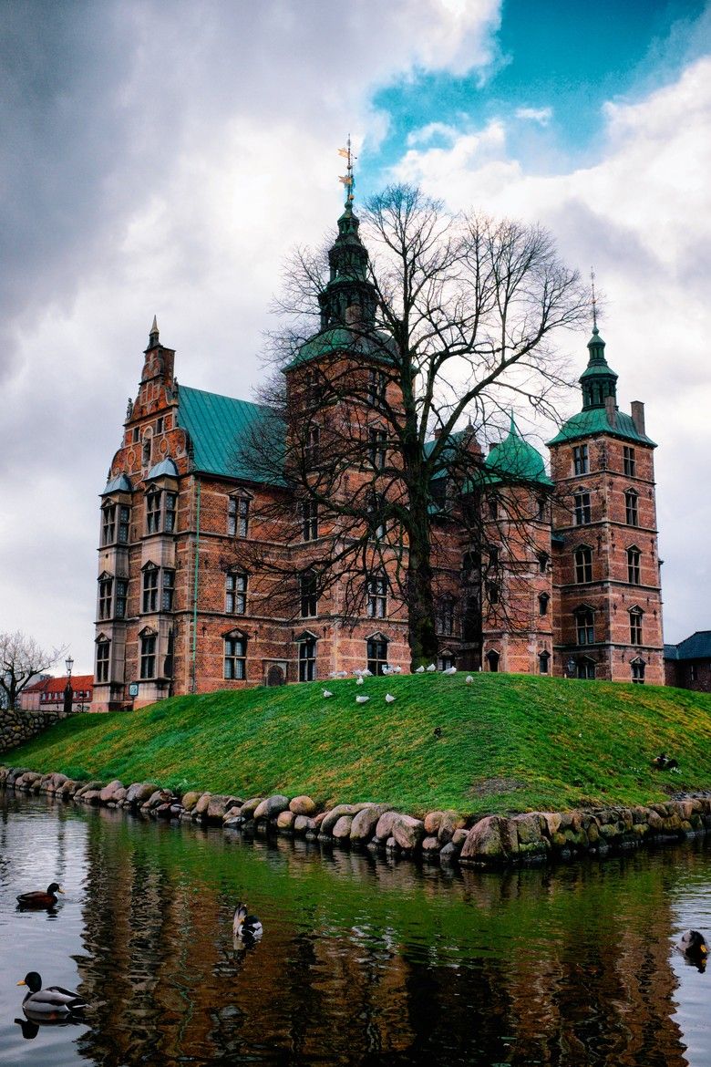 https://mdw-travel-data-us-east-1.s3.amazonaws.com/img/country/Denmark/Rosenborg-Castle/img_01.jpg