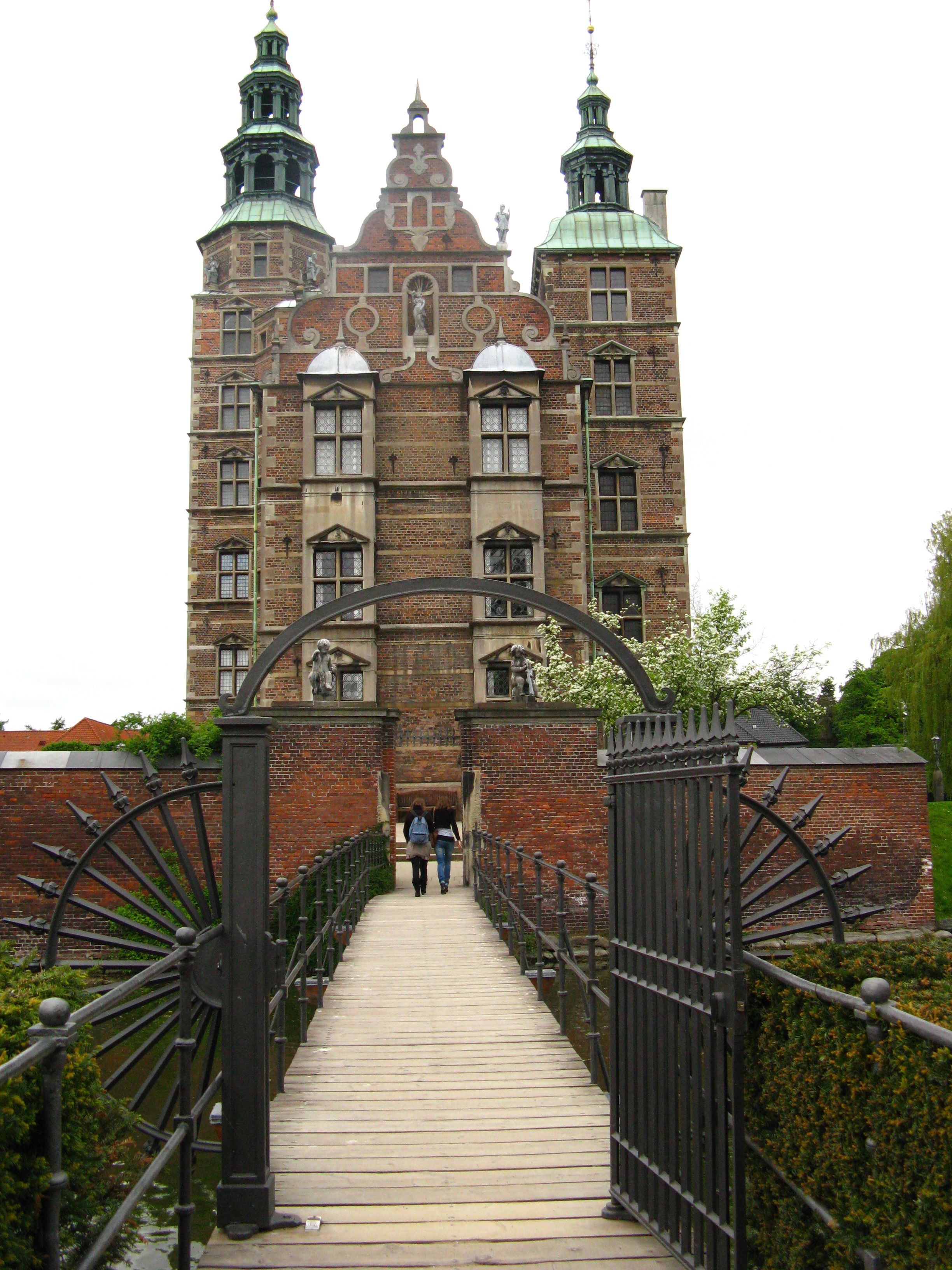 https://mdw-travel-data-us-east-1.s3.amazonaws.com/img/country/Denmark/Rosenborg-Castle/img_03.jpg