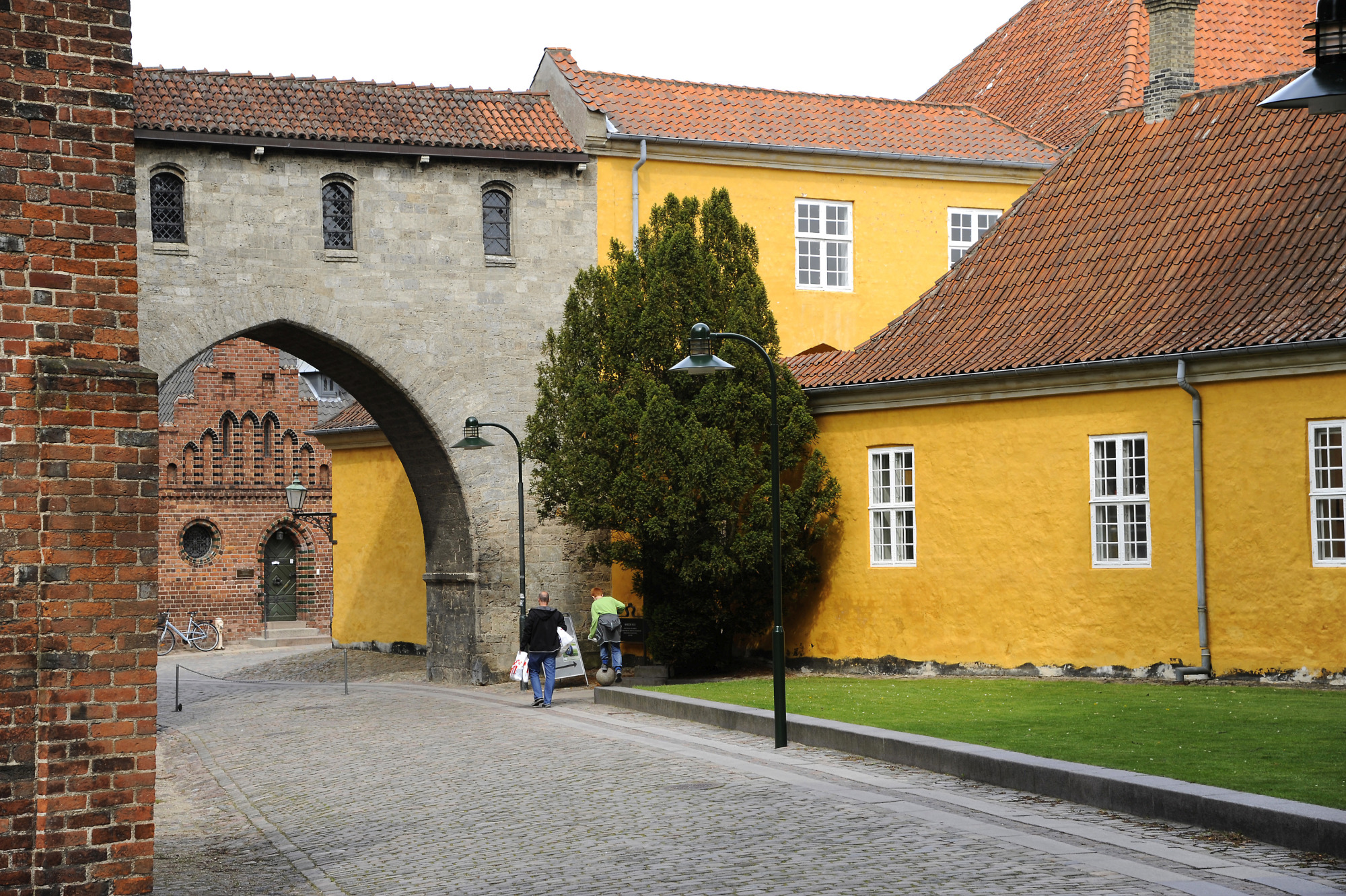 https://mdw-travel-data-us-east-1.s3.amazonaws.com/img/country/Denmark/Roskilde-Palace/img_03.jpg