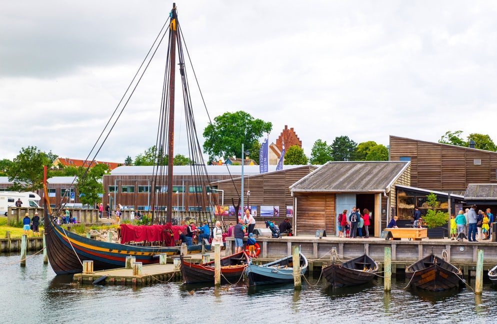 https://mdw-travel-data-us-east-1.s3.amazonaws.com/img/country/Denmark/Roskilde-Raadhus/img_01.jpg