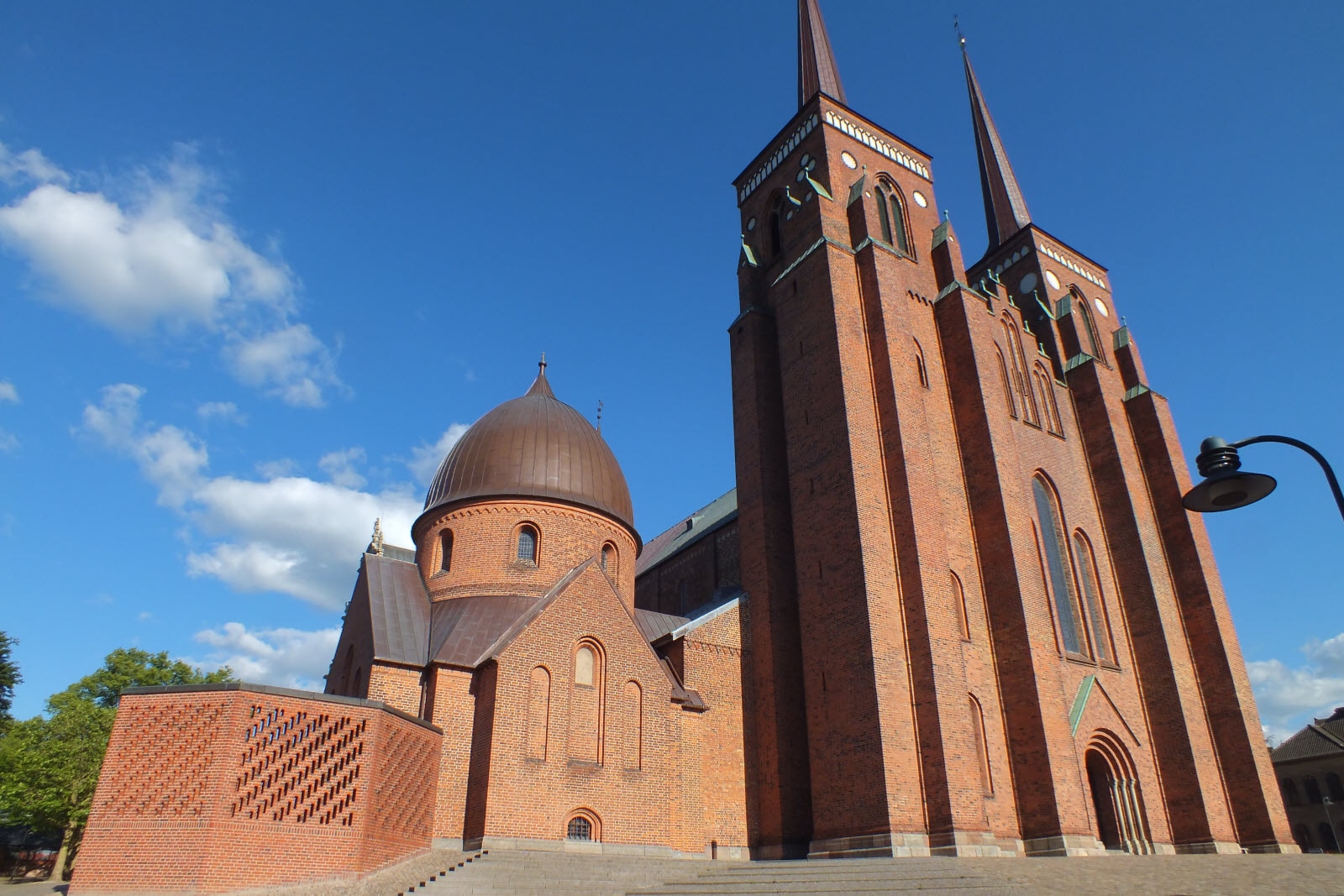 https://mdw-travel-data-us-east-1.s3.amazonaws.com/img/country/Denmark/Roskilde-Raadhus/img_03.jpg