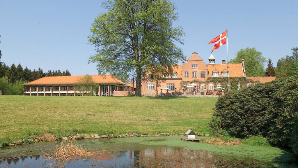 https://mdw-travel-data-us-east-1.s3.amazonaws.com/img/country/Denmark/Sauntehus-Castle-Park/img_03.jpg