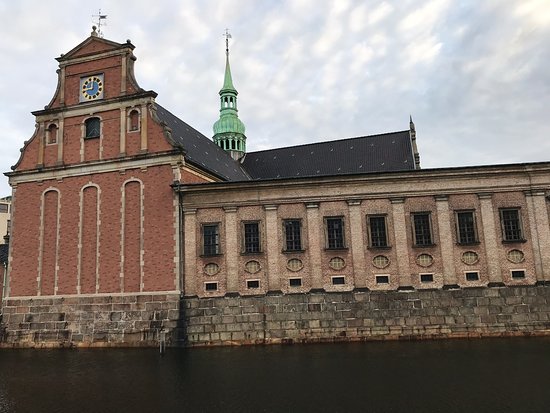 https://mdw-travel-data-us-east-1.s3.amazonaws.com/img/country/Denmark/Slotsholmen/img_02.jpg