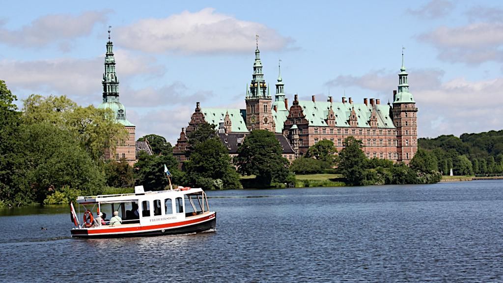 https://mdw-travel-data-us-east-1.s3.amazonaws.com/img/country/Denmark/Slotsso-Furniture/img_01.jpg