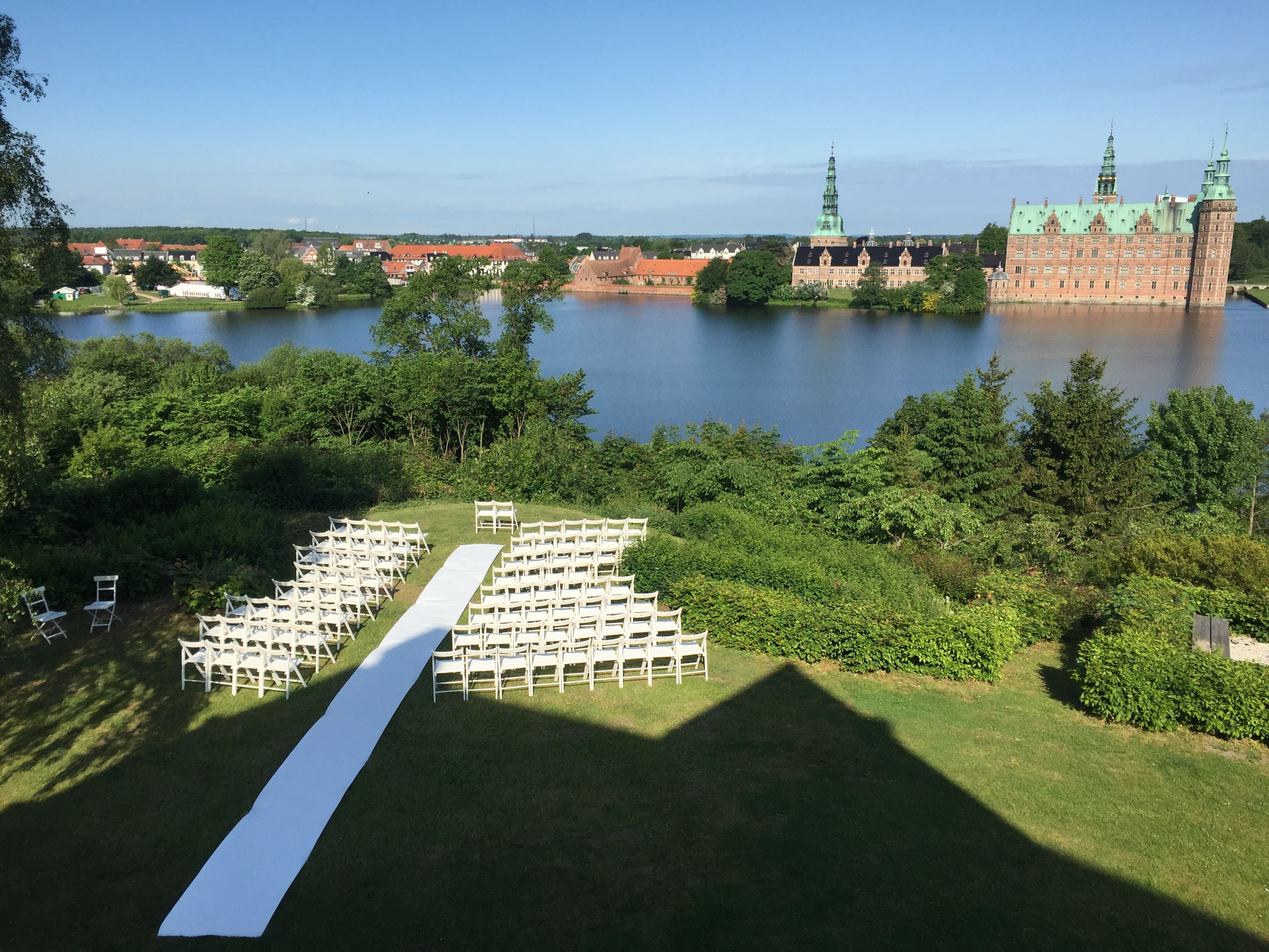 https://mdw-travel-data-us-east-1.s3.amazonaws.com/img/country/Denmark/Slotsso-Furniture/img_02.jpg