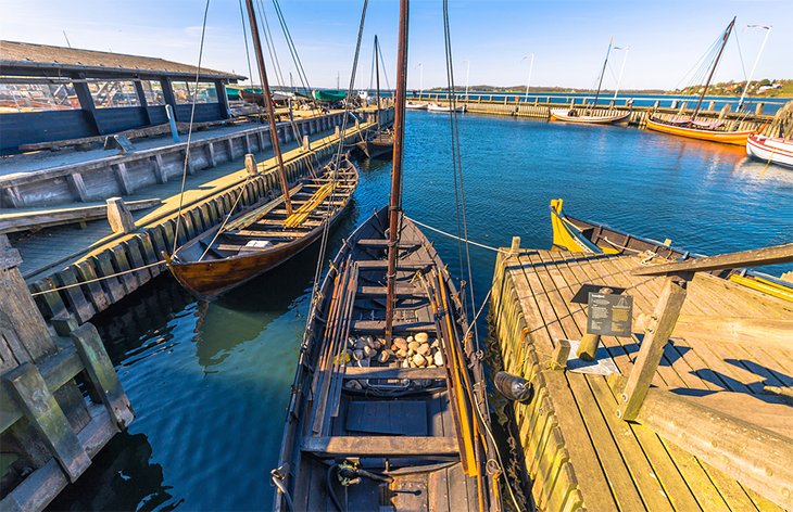 https://mdw-travel-data-us-east-1.s3.amazonaws.com/img/country/Denmark/Solopgang-over-Roskilde-Fjord/img_01.jpg