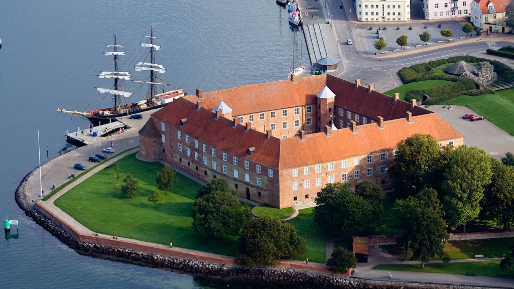 https://mdw-travel-data-us-east-1.s3.amazonaws.com/img/country/Denmark/Sonderborg-City-Hall/img_02.jpg