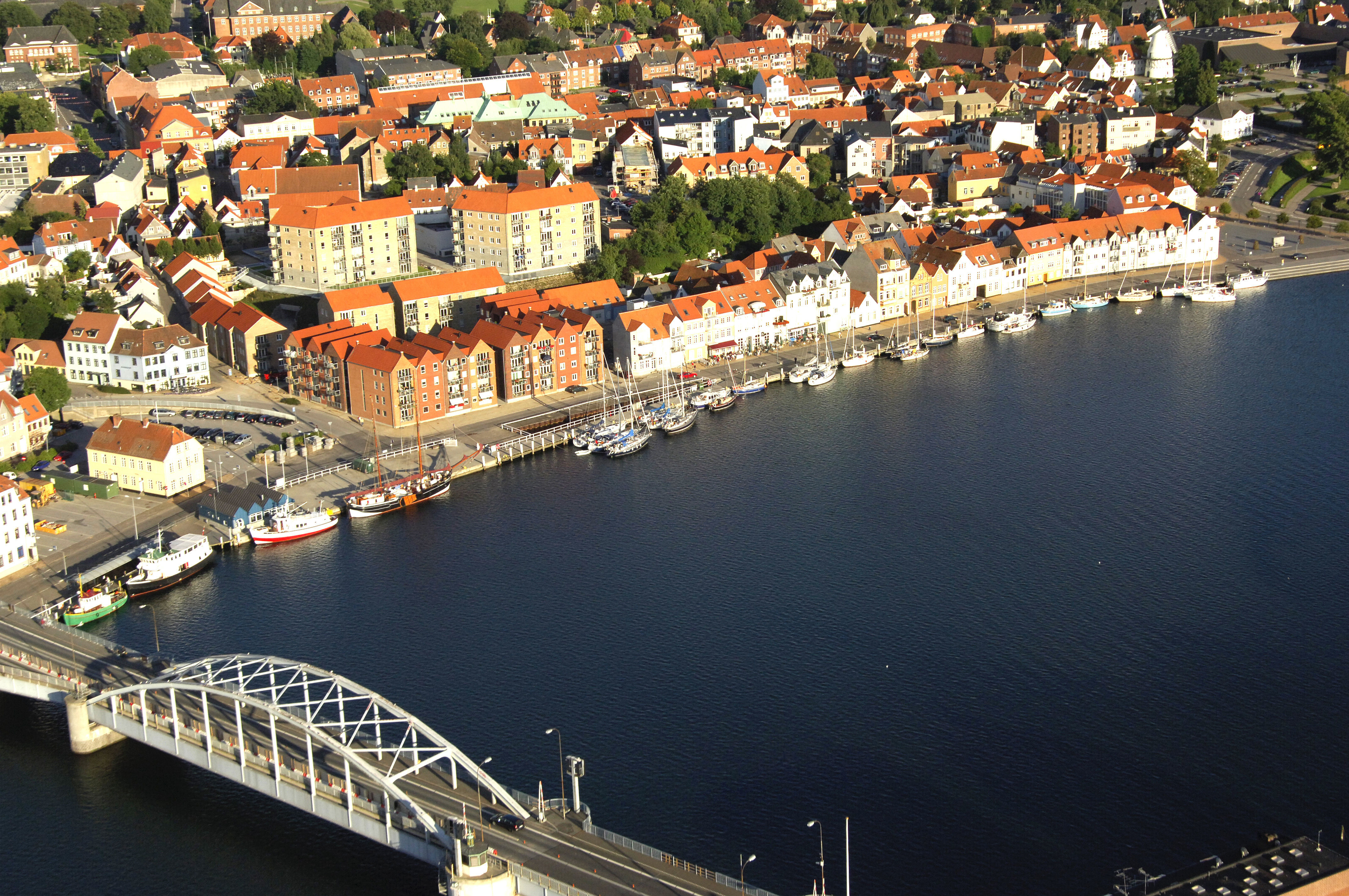 https://mdw-travel-data-us-east-1.s3.amazonaws.com/img/country/Denmark/Sonderborg-Raadhus/img_01.jpg