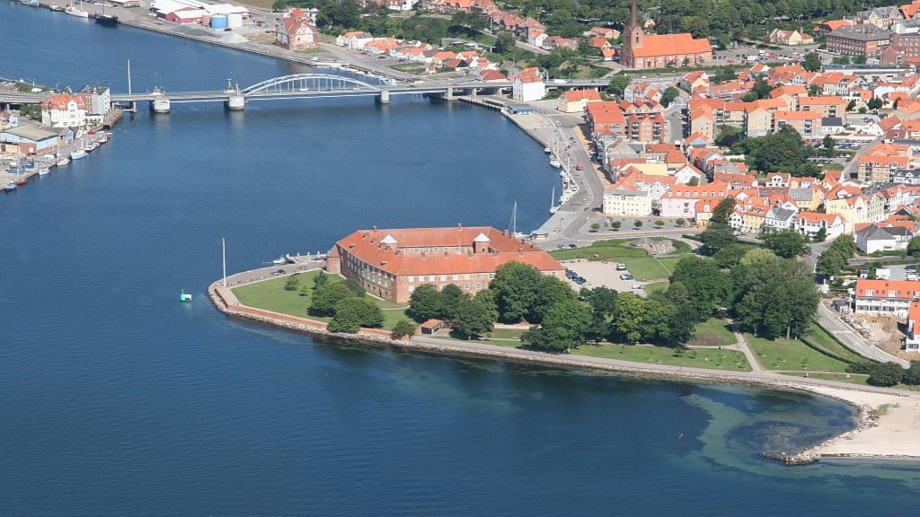 https://mdw-travel-data-us-east-1.s3.amazonaws.com/img/country/Denmark/Sonderborg-Raadhus/img_02.jpg