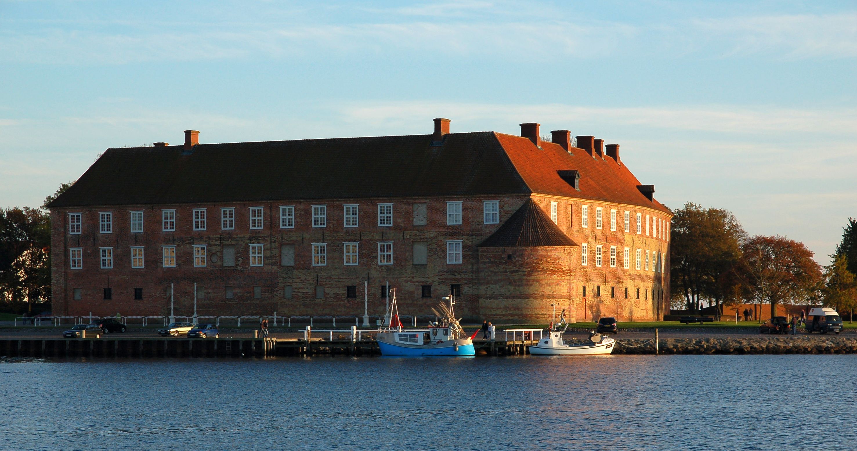 https://mdw-travel-data-us-east-1.s3.amazonaws.com/img/country/Denmark/Sonderborg-Raadhus/img_03.jpg
