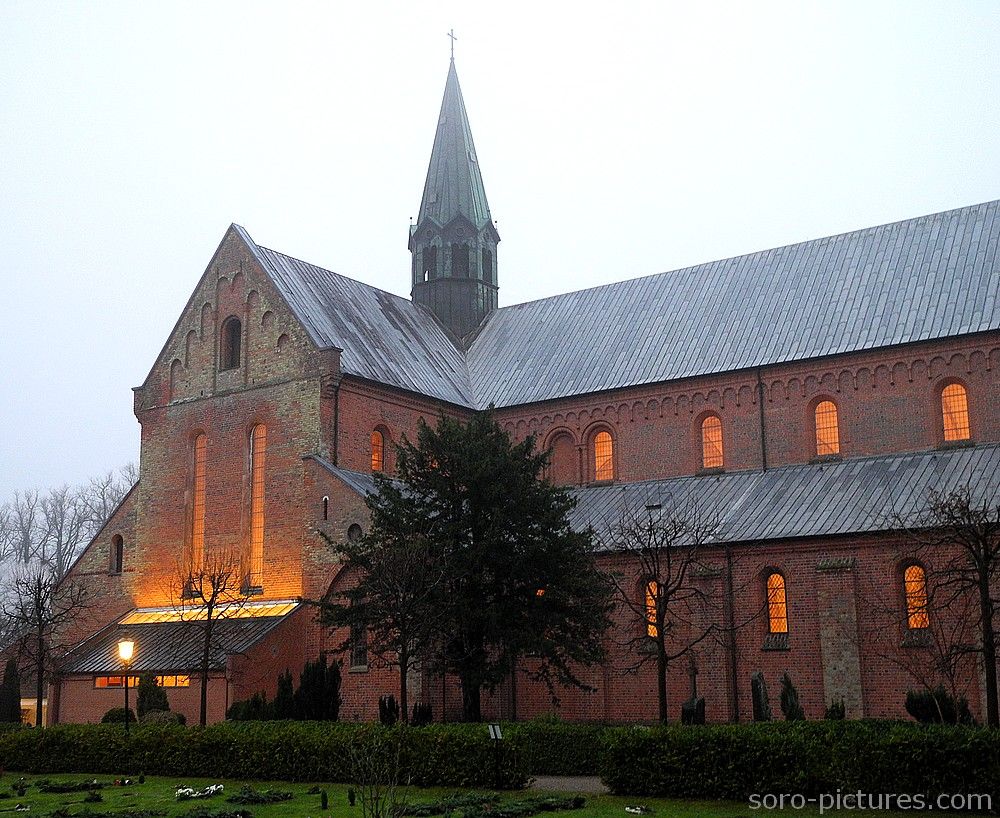 https://mdw-travel-data-us-east-1.s3.amazonaws.com/img/country/Denmark/Soro-Klosterkirke/img_02.jpg