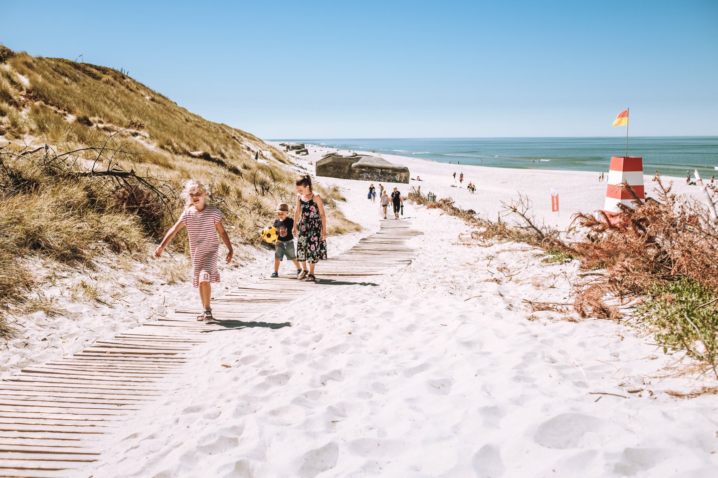 https://mdw-travel-data-us-east-1.s3.amazonaws.com/img/country/Denmark/Stranden-The-Beach/img_00.jpg