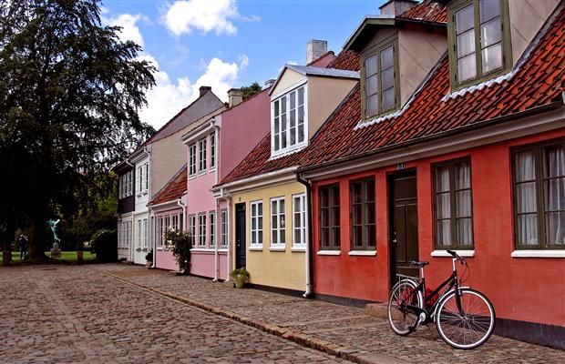 https://mdw-travel-data-us-east-1.s3.amazonaws.com/img/country/Denmark/The-Birthplace-of-Hans-Christian-Andersen/img_03.jpg