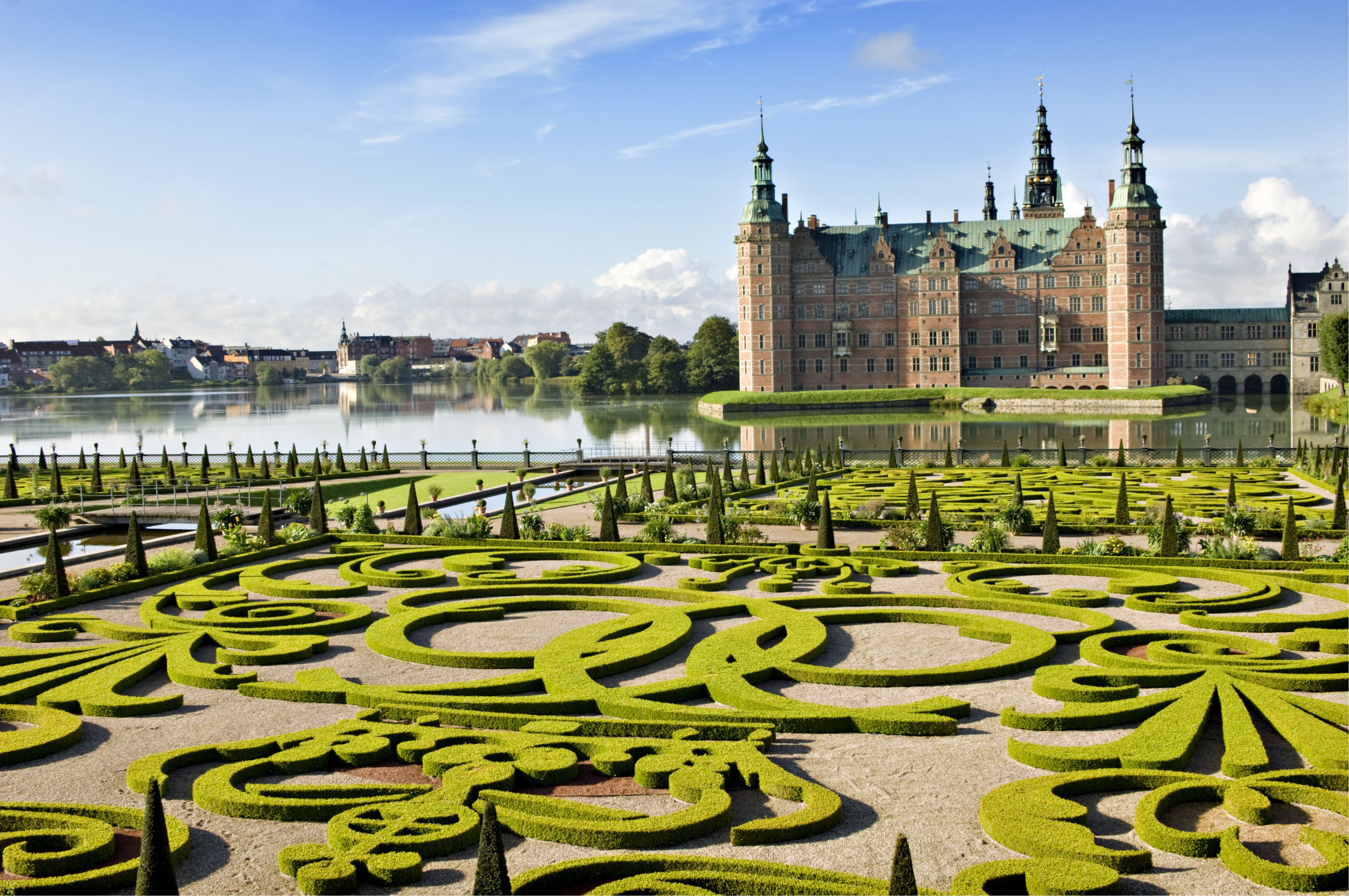 https://mdw-travel-data-us-east-1.s3.amazonaws.com/img/country/Denmark/The-Geographical-Garden/img_02.jpg