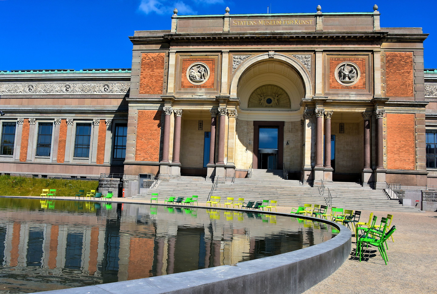 https://mdw-travel-data-us-east-1.s3.amazonaws.com/img/country/Denmark/The-National-Museum-of-Art/img_02.jpg