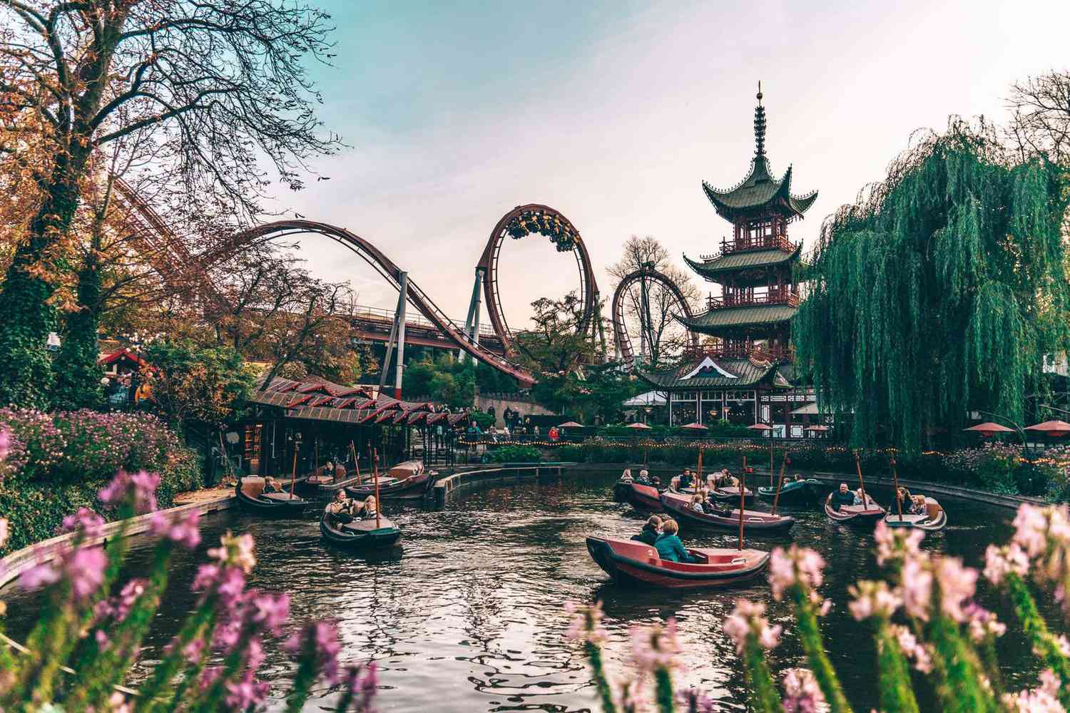 https://mdw-travel-data-us-east-1.s3.amazonaws.com/img/country/Denmark/Tivoli-Gardens/img_03.jpg