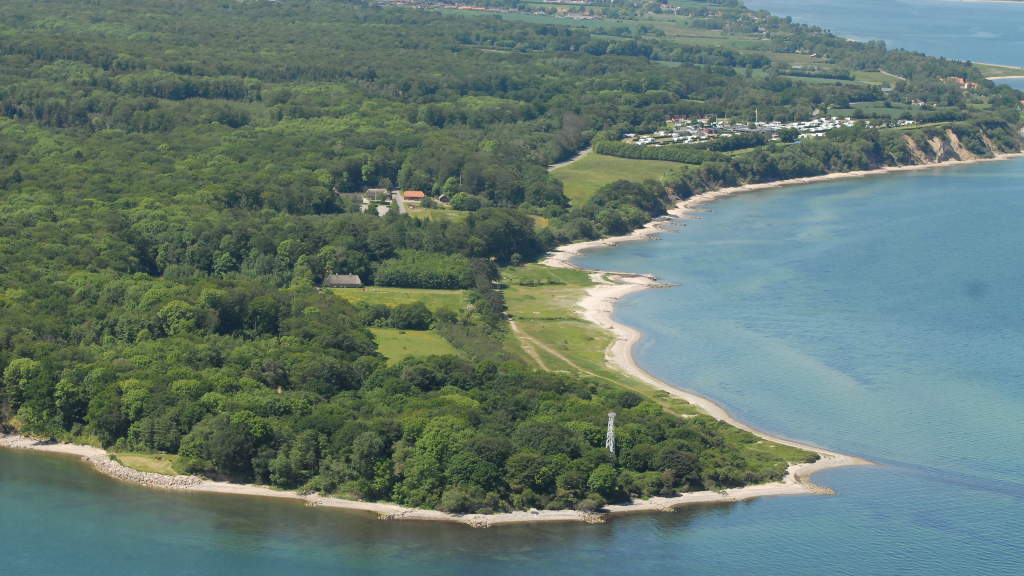 https://mdw-travel-data-us-east-1.s3.amazonaws.com/img/country/Denmark/Trelde-Naes/img_00.jpg