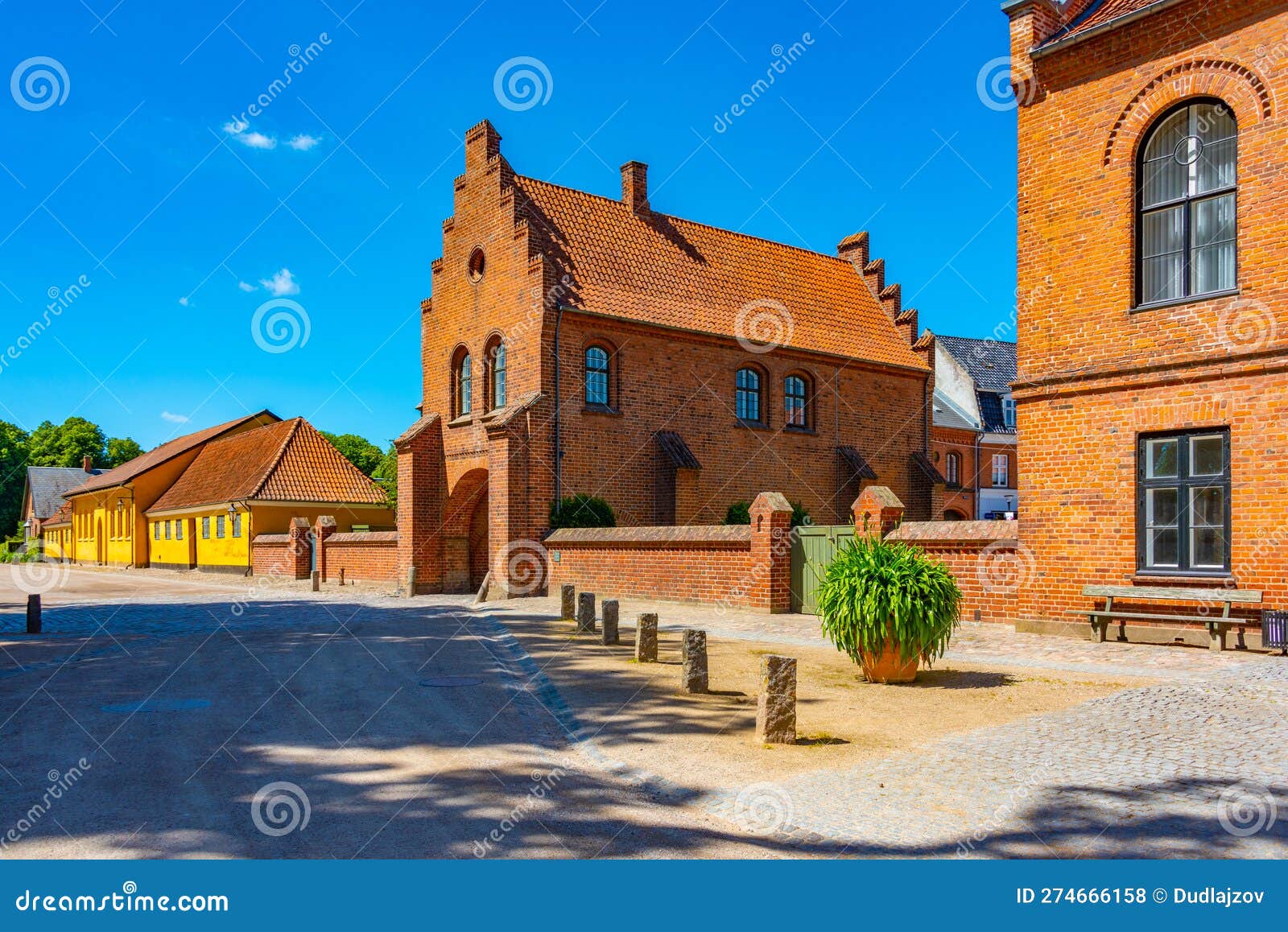 https://mdw-travel-data-us-east-1.s3.amazonaws.com/img/country/Denmark/Tvis-Klosterkirke/img_01.jpg