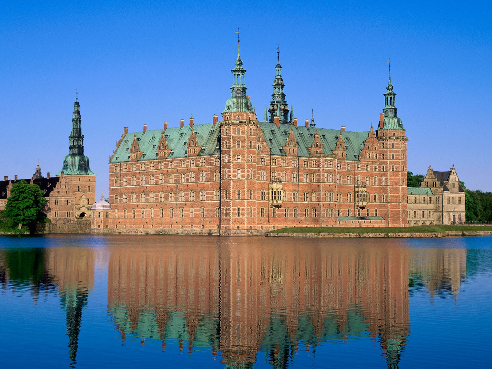 https://mdw-travel-data-us-east-1.s3.amazonaws.com/img/country/Denmark/Vandkraftsoen---Gudenaen/img_03.jpg