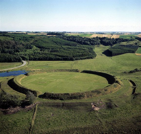 https://mdw-travel-data-us-east-1.s3.amazonaws.com/img/country/Denmark/Viking-Fortress-Fyrkat/img_02.jpg